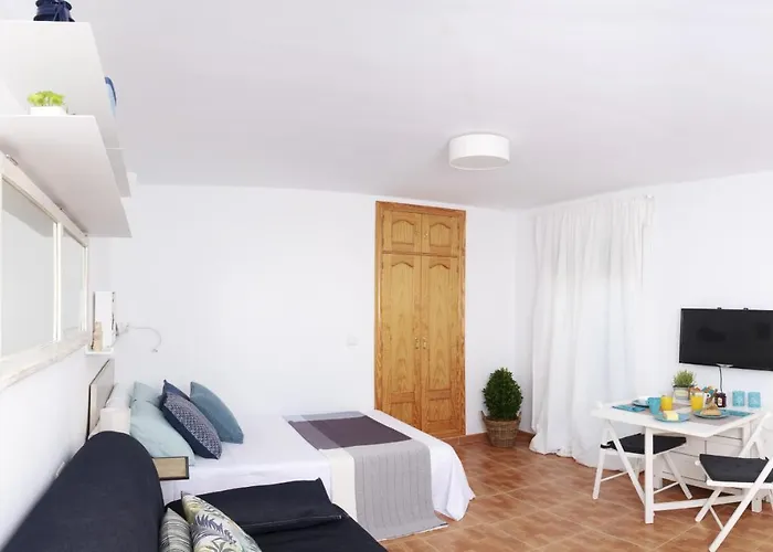 Sea & Wave Ventura Studio Apartment
